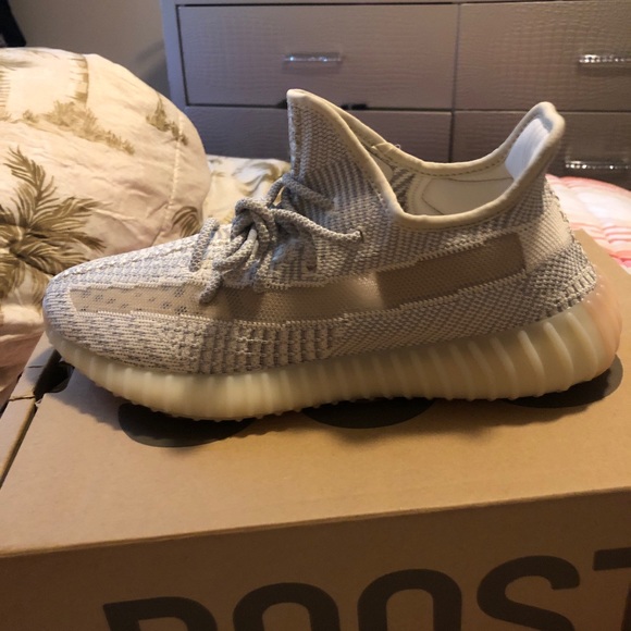Size 9 men yeezy main image 5